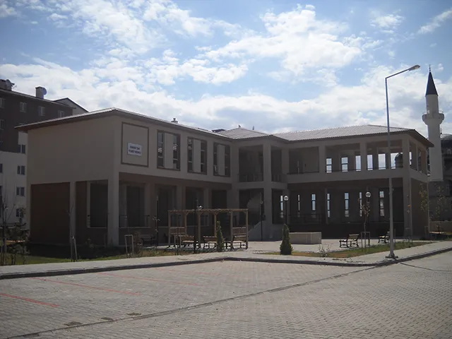 BİNGÖL MERKEZ GÜVEÇLİ KÖYÜ 388 KONUT, 1 ADET 16 DERSLİKLİ İLKÖĞRETİM OKULU, 1 ADET TİCARET MERKEZİ, 1 ADET CAMİ İLE ADAİÇİ GENEL ALTYAPI VE ÇEVRE DÜZENLEMESİ İNŞAATI İŞLERİ