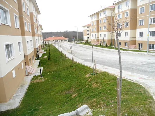 SAKARYA ADAPAZARI 384(+18 İLAVE) ADET KONUT, 2 ADET SOSYAL TESİS, 1’ER ADET 24 DERSLİKLİ İLKÖĞRETİM OKULU, CAMİ, TİCARET MERKEZİ İLE ALTYAPI VE ÇEVRE DÜZENLEMESİ İNŞAATI İŞİ