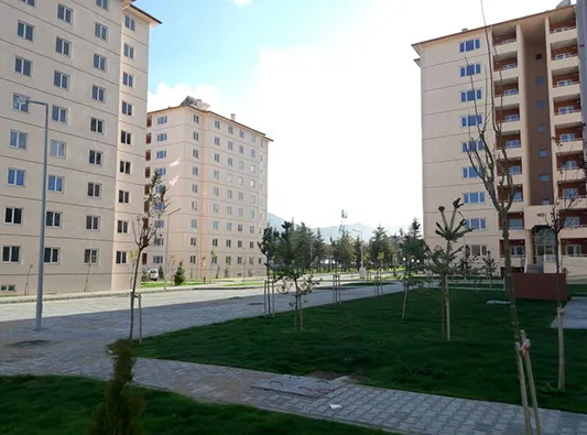 ISPARTA İLİ MERKEZ İLÇESİ GARNİZON LOJMANLARI BÖLGESİ 156 ADET KONUT, 1’ER ADET KOMUTAN KONUTU, ISI MERKEZİ BİNASI, NİZAMİYE BİNASI, ÇEVRE EMNİYET DUVARI VE GENERAL İHSAN ALPER KIŞLASI 178 ADET KONUT, 3’ER ADET AMFİ BİNASI, SUNDURMA, 1’ER ADET SOSYAL