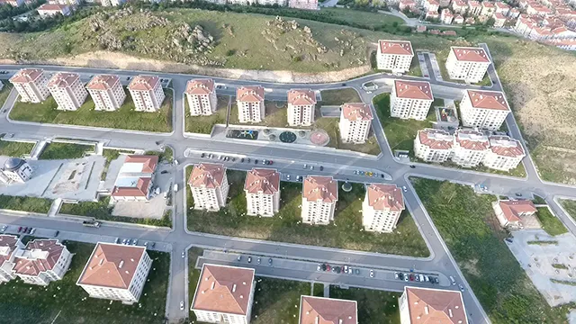 AFYONKARAHİSAR İLİ MERKEZ İLÇESİ ZAFER MAHALLESİ, 1073 ADET KONUT, 2 ADET CAMİ VE 3 ADET TİCARET MERKEZİ İNŞAATLARI İLE ALTYAPI VE ÇEVRE DÜZENLEMESİ İŞİ