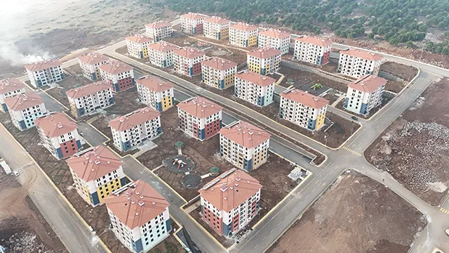 HATAY İLİ HASSA İLÇESİ AŞAĞIKARAFAKILI MAHALLESİ 1.ETAP 1007 ADET KONUT (+9 KD) İNŞAATI İLE ALTYAPI VE ÇEVRE DÜZENLEMESİ İŞİ