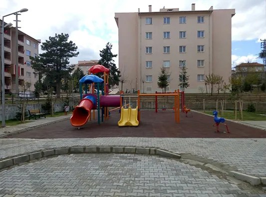 ISPARTA İLİ MERKEZ İLÇESİ GARNİZON LOJMANLARI BÖLGESİ 156 ADET KONUT, 1’ER ADET KOMUTAN KONUTU, ISI MERKEZİ BİNASI, NİZAMİYE BİNASI, ÇEVRE EMNİYET DUVARI VE GENERAL İHSAN ALPER KIŞLASI 178 ADET KONUT, 3’ER ADET AMFİ BİNASI, SUNDURMA, 1’ER ADET SOSYAL