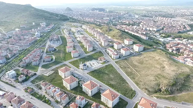 AFYONKARAHİSAR İLİ MERKEZ İLÇESİ ZAFER MAHALLESİ, 1073 ADET KONUT, 2 ADET CAMİ VE 3 ADET TİCARET MERKEZİ İNŞAATLARI İLE ALTYAPI VE ÇEVRE DÜZENLEMESİ İŞİ