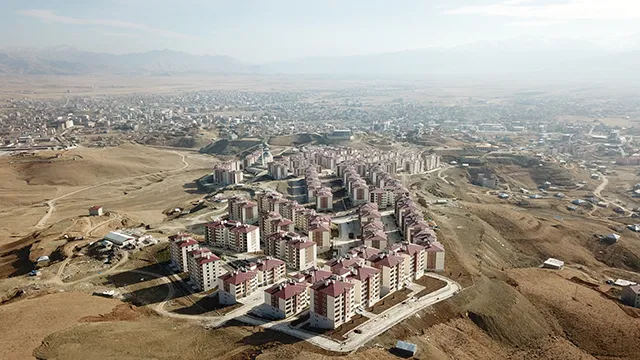 HAKKARİ İLİ YÜKSEKOVA İLÇESİ 4.BÖLGE 468 ADET KONUT VE 20 ADET DÜKKAN İNŞAATLARI İLE ALTYAPI VE ÇEVRE DÜZENLEMESİ İŞİ