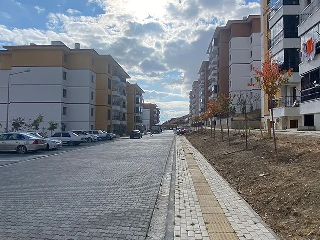 YOZGAT İLİ MERKEZ İLÇESİ MUTAFOĞLU 2 MINTIKA MAHALLESİ 643 ADET KONUT, 1 ADET TİCARET MERKEZİ VE 1 ADET CAMİ İNŞAATLARI İLE ALTYAPI VE ÇEVRE DÜZENLEMESİ İŞİ