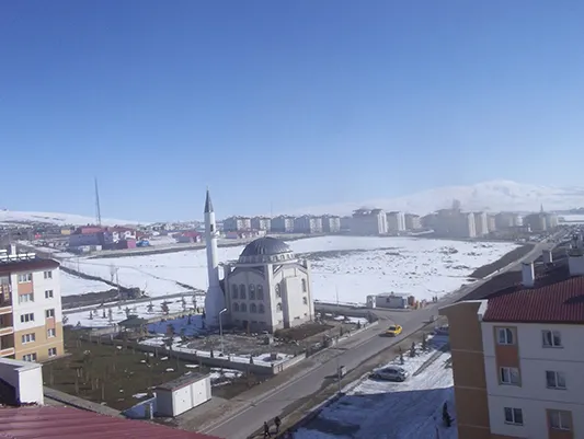 VAN İLİ ERCİŞ İLÇESİ AFET BÖLGESİ 368 ADET KALICI AFET KONUTU, GEÇİCİ YAŞAM ALANLARI, 1 ADET 32 DERSLİKLİ İLKÖĞRETİM OKULU, 1 ADET CAMİ İLE ALTYAPI VE ÇEVRE DÜZENLEMESİ İNŞAATI İŞİ