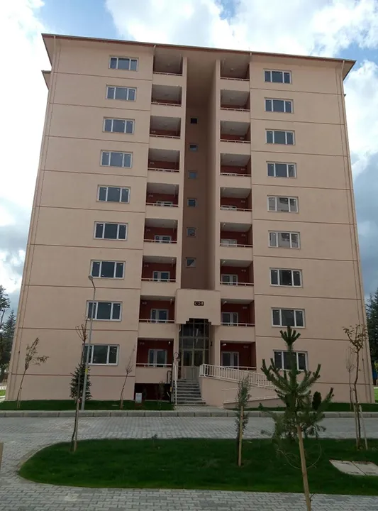 ISPARTA İLİ MERKEZ İLÇESİ GARNİZON LOJMANLARI BÖLGESİ 156 ADET KONUT, 1’ER ADET KOMUTAN KONUTU, ISI MERKEZİ BİNASI, NİZAMİYE BİNASI, ÇEVRE EMNİYET DUVARI VE GENERAL İHSAN ALPER KIŞLASI 178 ADET KONUT, 3’ER ADET AMFİ BİNASI, SUNDURMA, 1’ER ADET SOSYAL