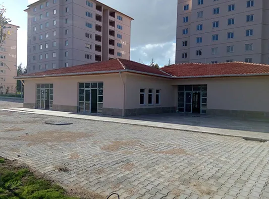 ISPARTA İLİ MERKEZ İLÇESİ GARNİZON LOJMANLARI BÖLGESİ 156 ADET KONUT, 1’ER ADET KOMUTAN KONUTU, ISI MERKEZİ BİNASI, NİZAMİYE BİNASI, ÇEVRE EMNİYET DUVARI VE GENERAL İHSAN ALPER KIŞLASI 178 ADET KONUT, 3’ER ADET AMFİ BİNASI, SUNDURMA, 1’ER ADET SOSYAL