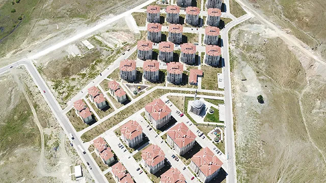 KÜTAHYA İLİ İNKÖY İLÇESİ 627 ADET KONUT, 1 ADET TİCARET MERKEZİ, 1 ADET CAMİ İNŞAATLARI İLE ALTYAPI VE ÇEVRE DÜZENLEMESİ İNŞAATI İŞİ