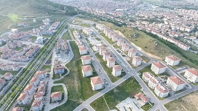 AFYONKARAHİSAR İLİ MERKEZ İLÇESİ ZAFER MAHALLESİ, 1073 ADET KONUT, 2 ADET CAMİ VE 3 ADET TİCARET MERKEZİ İNŞAATLARI İLE ALTYAPI VE ÇEVRE DÜZENLEMESİ İŞİ