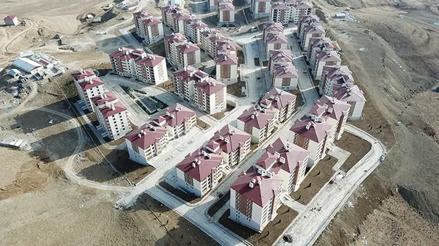 HAKKARİ İLİ YÜKSEKOVA İLÇESİ 4.BÖLGE 468 ADET KONUT VE 20 ADET DÜKKAN İNŞAATLARI İLE ALTYAPI VE ÇEVRE DÜZENLEMESİ İŞİ