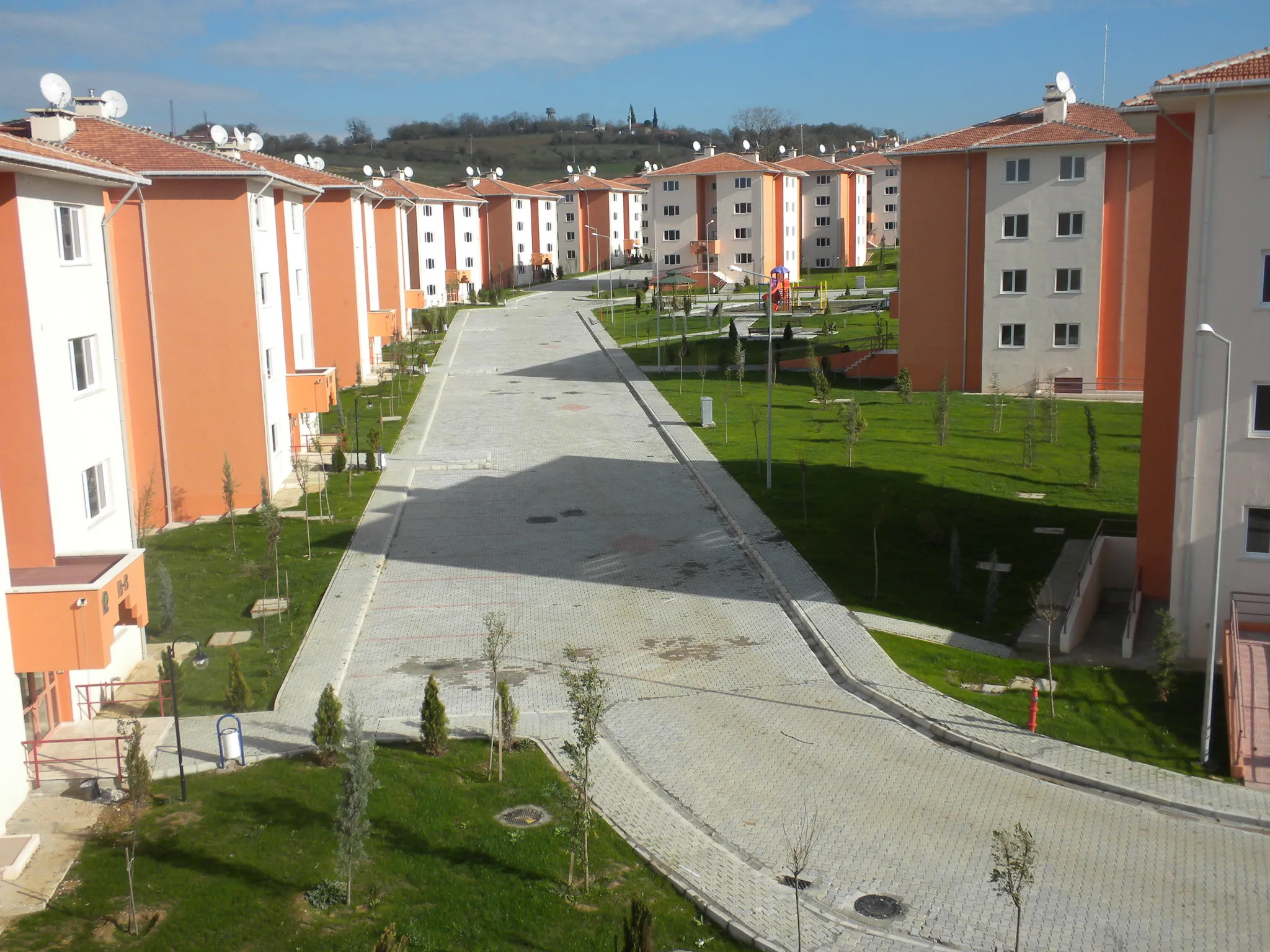 ADAPAZARI 496 ADET KONUT İLE ADAİÇİ GENEL ALTYAPI VE ÇEVRE DÜZENLEMESİ İNŞAATI İŞLERİ