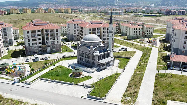 KÜTAHYA İLİ İNKÖY İLÇESİ 627 ADET KONUT, 1 ADET TİCARET MERKEZİ, 1 ADET CAMİ İNŞAATLARI İLE ALTYAPI VE ÇEVRE DÜZENLEMESİ İNŞAATI İŞİ