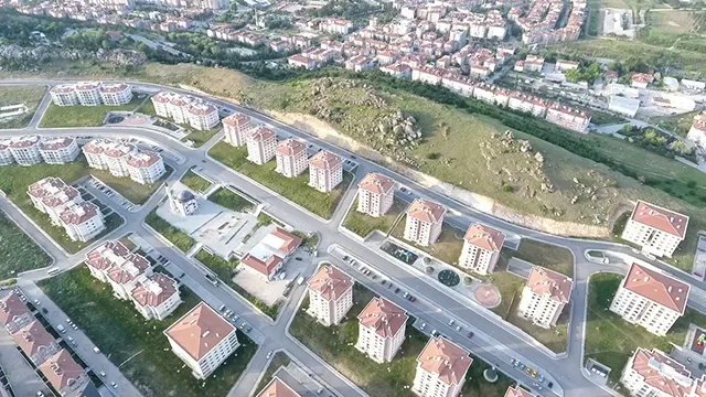 AFYONKARAHİSAR İLİ MERKEZ İLÇESİ ZAFER MAHALLESİ, 1073 ADET KONUT, 2 ADET CAMİ VE 3 ADET TİCARET MERKEZİ İNŞAATLARI İLE ALTYAPI VE ÇEVRE DÜZENLEMESİ İŞİ