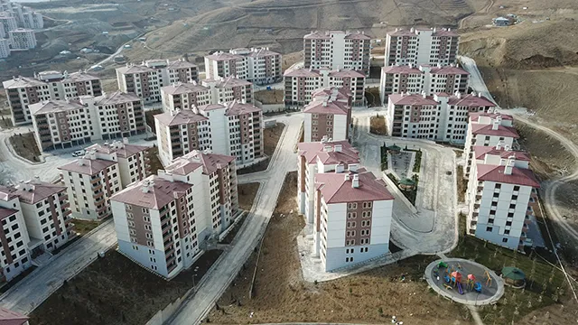 HAKKARİ İLİ YÜKSEKOVA İLÇESİ 4.BÖLGE 468 ADET KONUT VE 20 ADET DÜKKAN İNŞAATLARI İLE ALTYAPI VE ÇEVRE DÜZENLEMESİ İŞİ