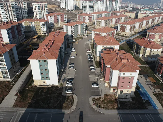 ELAZIĞ İLİ MERKEZ İLÇESİ ABDULLAHPAŞA MAH. 3 ETAP 617 ADET KONUT, 72 ADET DÜKKAN, 1 ADET FIRIN VE 1 ADET KARAKOL İNŞAATLARI İLE ALTYAPI VE ÇEVRE DÜZENLEMESİ İŞİ