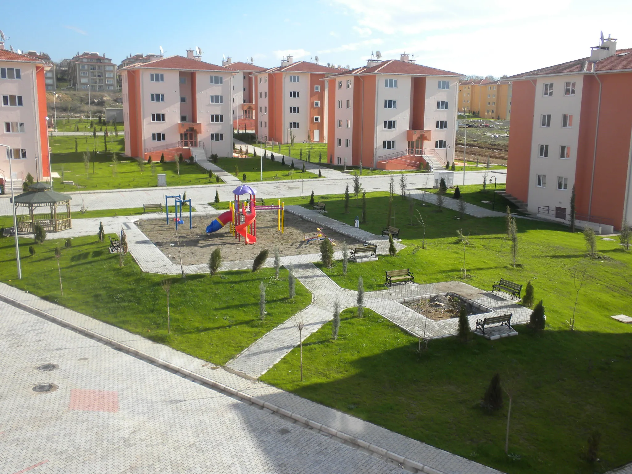 ADAPAZARI 496 ADET KONUT İLE ADAİÇİ GENEL ALTYAPI VE ÇEVRE DÜZENLEMESİ İNŞAATI İŞLERİ