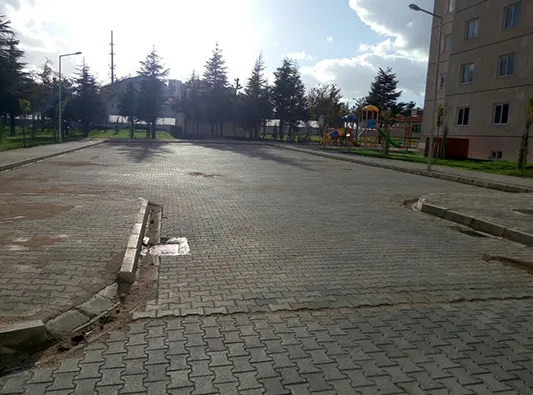 ISPARTA İLİ MERKEZ İLÇESİ GARNİZON LOJMANLARI BÖLGESİ 156 ADET KONUT, 1’ER ADET KOMUTAN KONUTU, ISI MERKEZİ BİNASI, NİZAMİYE BİNASI, ÇEVRE EMNİYET DUVARI VE GENERAL İHSAN ALPER KIŞLASI 178 ADET KONUT, 3’ER ADET AMFİ BİNASI, SUNDURMA, 1’ER ADET SOSYAL