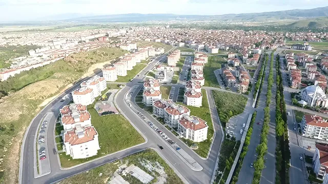 AFYONKARAHİSAR İLİ MERKEZ İLÇESİ ZAFER MAHALLESİ, 1073 ADET KONUT, 2 ADET CAMİ VE 3 ADET TİCARET MERKEZİ İNŞAATLARI İLE ALTYAPI VE ÇEVRE DÜZENLEMESİ İŞİ