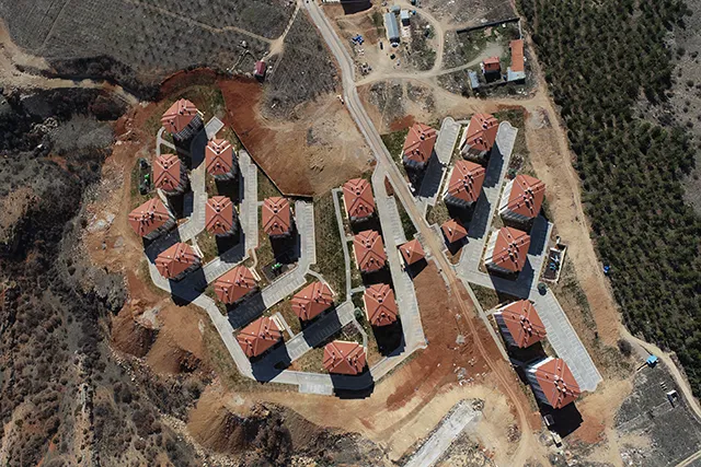 DENİZLİ İLİ ÇİVRİL İLÇESİ 2.ETAP 448 KONUT, 2 ADET TİCARET MERKEZİ, 1 ADET CAMİ VE 1 ADET 16 DERSLİKLİ İLKÖĞRETİM OKULU İNŞAATI İLE ALTYAPI VE ÇEVRE DÜZENLEMESİ İKMAL İŞİ