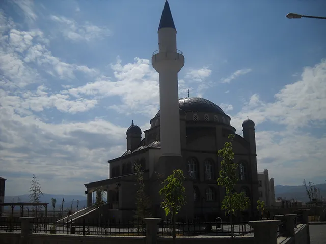 BİNGÖL MERKEZ GÜVEÇLİ KÖYÜ 388 KONUT, 1 ADET 16 DERSLİKLİ İLKÖĞRETİM OKULU, 1 ADET TİCARET MERKEZİ, 1 ADET CAMİ İLE ADAİÇİ GENEL ALTYAPI VE ÇEVRE DÜZENLEMESİ İNŞAATI İŞLERİ