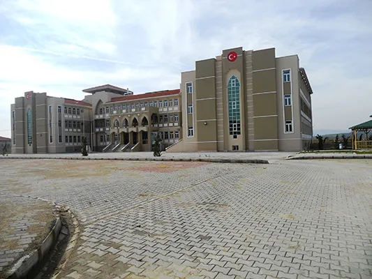 SAKARYA ADAPAZARI 384(+18 İLAVE) ADET KONUT, 2 ADET SOSYAL TESİS, 1’ER ADET 24 DERSLİKLİ İLKÖĞRETİM OKULU, CAMİ, TİCARET MERKEZİ İLE ALTYAPI VE ÇEVRE DÜZENLEMESİ İNŞAATI İŞİ