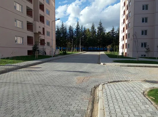 ISPARTA İLİ MERKEZ İLÇESİ GARNİZON LOJMANLARI BÖLGESİ 156 ADET KONUT, 1’ER ADET KOMUTAN KONUTU, ISI MERKEZİ BİNASI, NİZAMİYE BİNASI, ÇEVRE EMNİYET DUVARI VE GENERAL İHSAN ALPER KIŞLASI 178 ADET KONUT, 3’ER ADET AMFİ BİNASI, SUNDURMA, 1’ER ADET SOSYAL