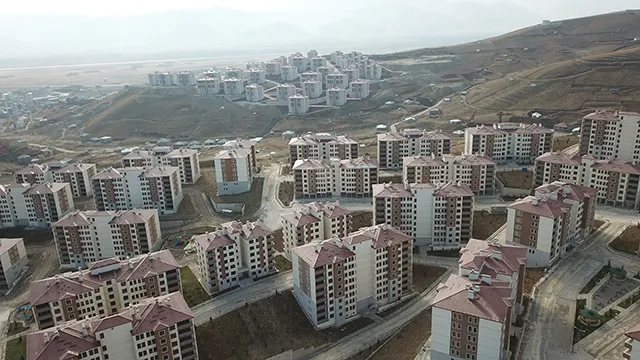 HAKKARİ İLİ YÜKSEKOVA İLÇESİ 4.BÖLGE 468 ADET KONUT VE 20 ADET DÜKKAN İNŞAATLARI İLE ALTYAPI VE ÇEVRE DÜZENLEMESİ İŞİ