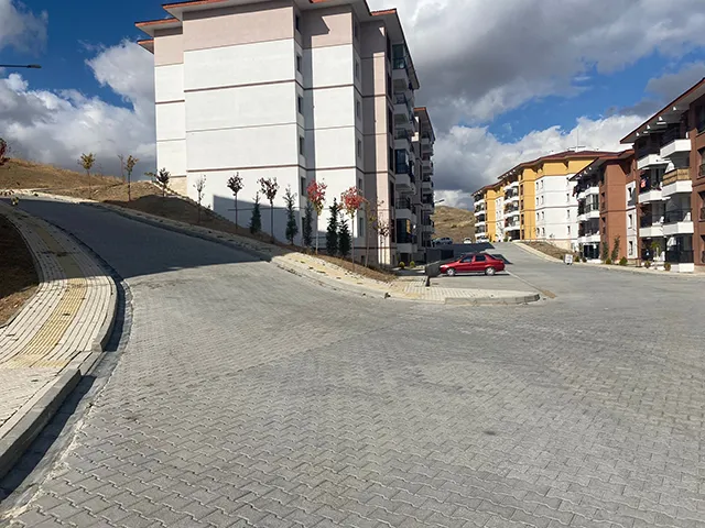 YOZGAT İLİ MERKEZ İLÇESİ MUTAFOĞLU 2 MINTIKA MAHALLESİ 643 ADET KONUT, 1 ADET TİCARET MERKEZİ VE 1 ADET CAMİ İNŞAATLARI İLE ALTYAPI VE ÇEVRE DÜZENLEMESİ İŞİ