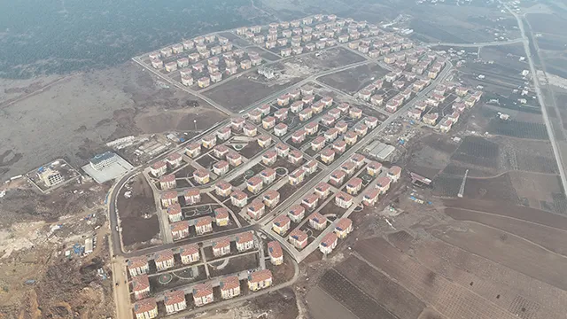 HATAY İLİ HASSA İLÇESİ AŞAĞIKARAFAKILI MAHALLESİ 2.ETAP 765 ADET KONUT (+6 KD) İNŞAATI İLE ALTYAPI VE ÇEVRE DÜZENLEMESİ İŞİ