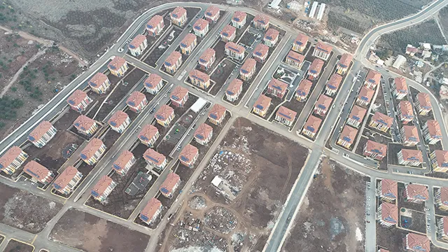 HATAY İLİ HASSA İLÇESİ AŞAĞIKARAFAKILI MAHALLESİ 2.ETAP 765 ADET KONUT (+6 KD) İNŞAATI İLE ALTYAPI VE ÇEVRE DÜZENLEMESİ İŞİ