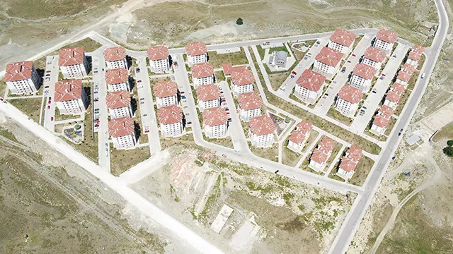 KÜTAHYA İLİ İNKÖY İLÇESİ 627 ADET KONUT, 1 ADET TİCARET MERKEZİ, 1 ADET CAMİ İNŞAATLARI İLE ALTYAPI VE ÇEVRE DÜZENLEMESİ İNŞAATI İŞİ