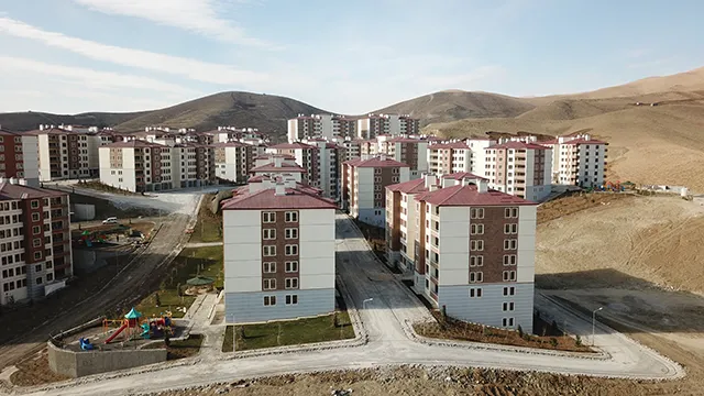 HAKKARİ İLİ YÜKSEKOVA İLÇESİ 4.BÖLGE 468 ADET KONUT VE 20 ADET DÜKKAN İNŞAATLARI İLE ALTYAPI VE ÇEVRE DÜZENLEMESİ İŞİ