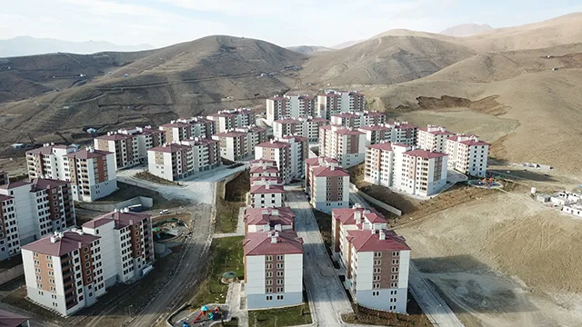 HAKKARİ İLİ YÜKSEKOVA İLÇESİ 4.BÖLGE 468 ADET KONUT VE 20 ADET DÜKKAN İNŞAATLARI İLE ALTYAPI VE ÇEVRE DÜZENLEMESİ İŞİ