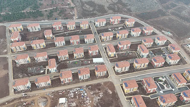 HATAY İLİ HASSA İLÇESİ AŞAĞIKARAFAKILI MAHALLESİ 1.ETAP 1007 ADET KONUT (+9 KD) İNŞAATI İLE ALTYAPI VE ÇEVRE DÜZENLEMESİ İŞİ