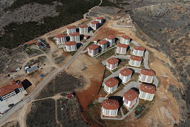 DENİZLİ İLİ ÇİVRİL İLÇESİ 2.ETAP 448 KONUT, 2 ADET TİCARET MERKEZİ, 1 ADET CAMİ VE 1 ADET 16 DERSLİKLİ İLKÖĞRETİM OKULU İNŞAATI İLE ALTYAPI VE ÇEVRE DÜZENLEMESİ İKMAL İŞİ