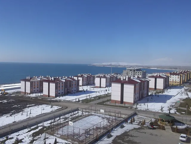 VAN ERCİŞ 256 ADET YOKSUL KONUTU, 288 ADET KONUT, 1 ADET SOSYAL TESİS İLE ALTYAPI VE ÇEVRE DÜZENLEMESİ İNŞAATI İŞİ