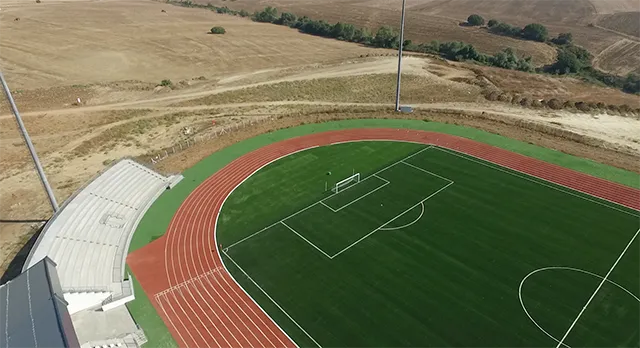 NAMIK KEMAL ÜNİVERSİTESİ 4000 SEYİRCİLİ TRİBÜN, SENTETİK ATLETİZM PİSTİ, FUTBOL SAHASI