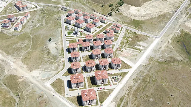 KÜTAHYA İLİ İNKÖY İLÇESİ 627 ADET KONUT, 1 ADET TİCARET MERKEZİ, 1 ADET CAMİ İNŞAATLARI İLE ALTYAPI VE ÇEVRE DÜZENLEMESİ İNŞAATI İŞİ