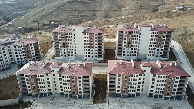 HAKKARİ İLİ YÜKSEKOVA İLÇESİ 4.BÖLGE 468 ADET KONUT VE 20 ADET DÜKKAN İNŞAATLARI İLE ALTYAPI VE ÇEVRE DÜZENLEMESİ İŞİ