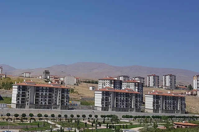 NİĞDE İLİ MERKEZ EFENDİBEY MAHALLESİ KENTSEL DÖNÜŞÜM VE GELİŞİM PROJESİ 3.ETAP 1.BÖLGE 944 ADET KONUT, 80 ADET DÜKKAN, 1 ADET 24 DERSLİKLİ İLKÖĞRETİM OKULU İNŞAATLARI İLE ALTYAPI VE ÇEVRE DÜZENLEMESİ İŞİ